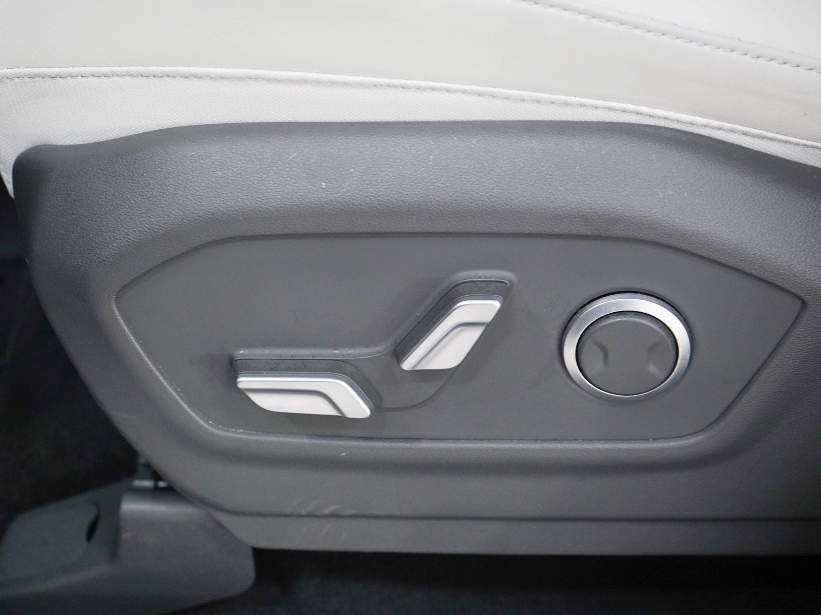 Used 2024 Serenity White Hyundai SEL AWD image 25