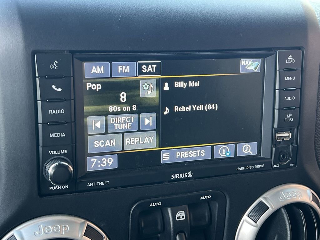 Used 2018  Jeep Sahara image 13