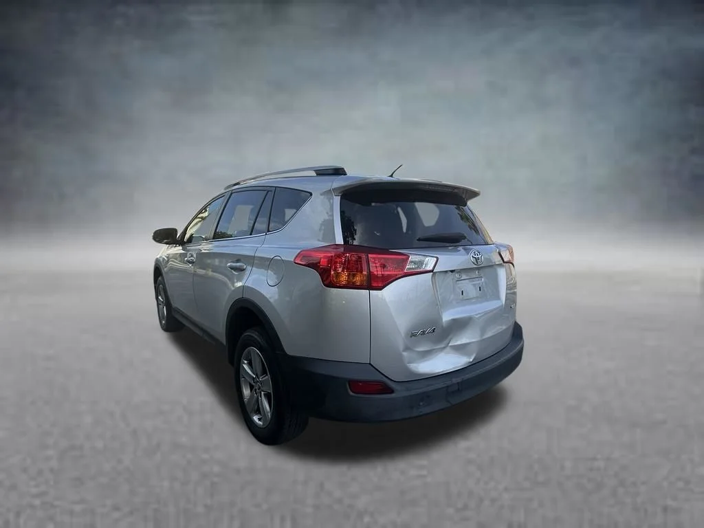 Used 2015 Silver Toyota XLE image 5