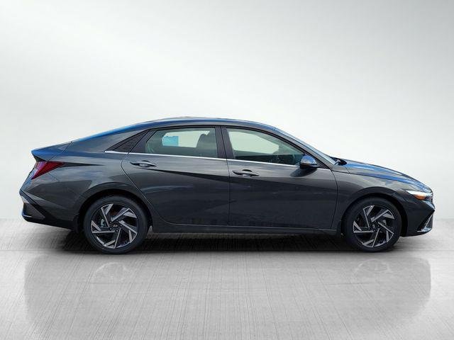 2025 Hyundai Elantra Limited - Photo 4