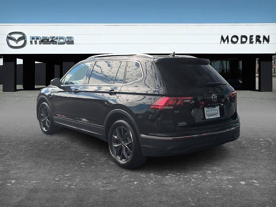 Used 2023 Platinum Gray Metallic Volkswagen SE image 3