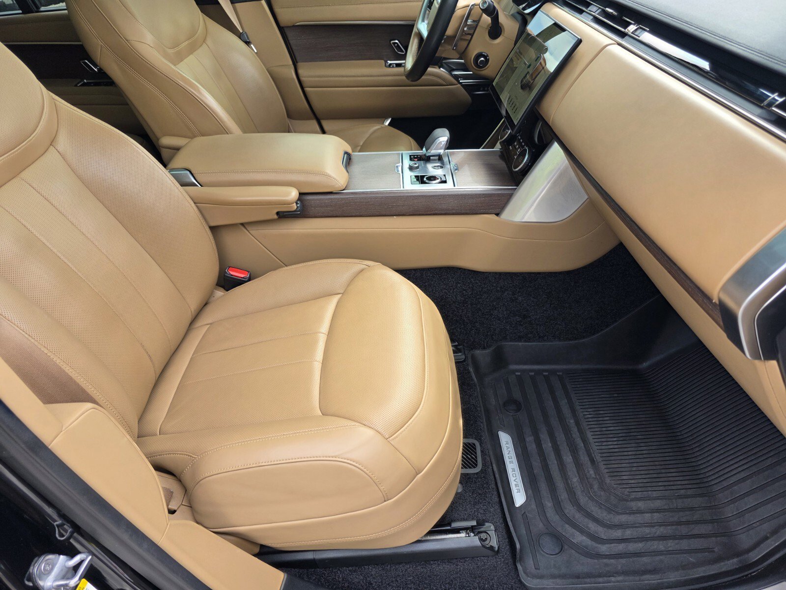Certified Used 2023 Santorini Black Metallic Land Rover SE image 3