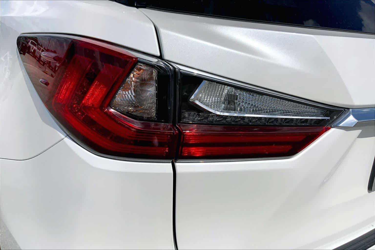 Used 2021 Eminent White Pearl Lexus  image 28
