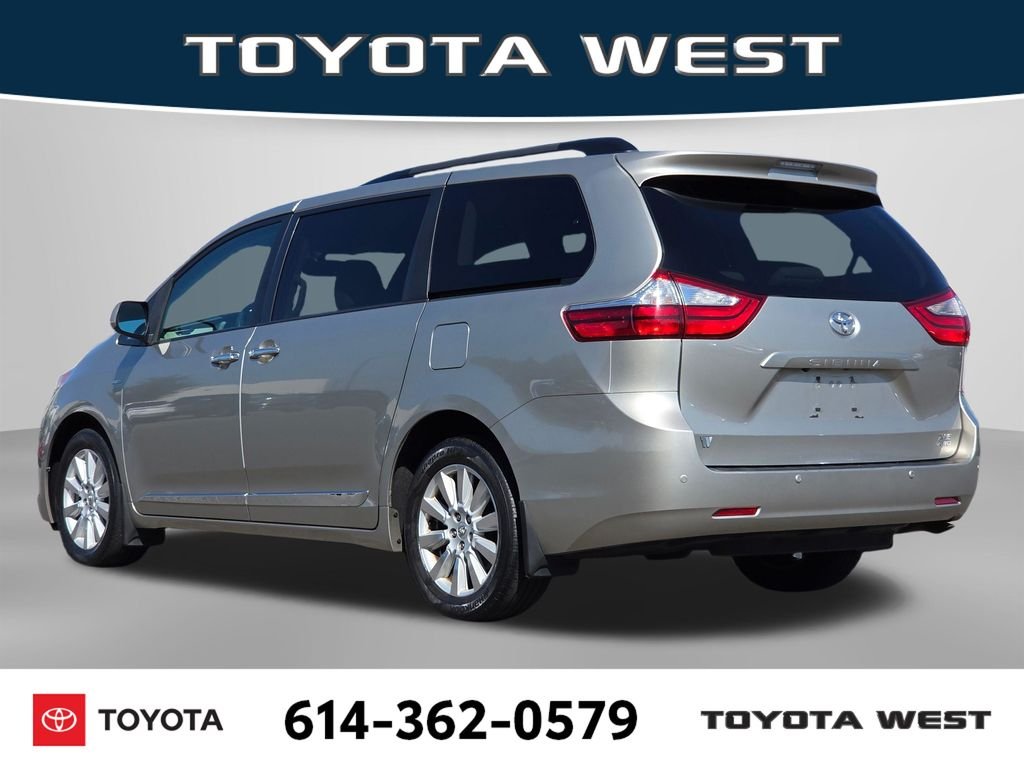 Used 2017  Toyota XLE image 9