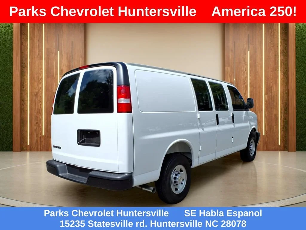 New 2026 Summit White Chevrolet WT image 28