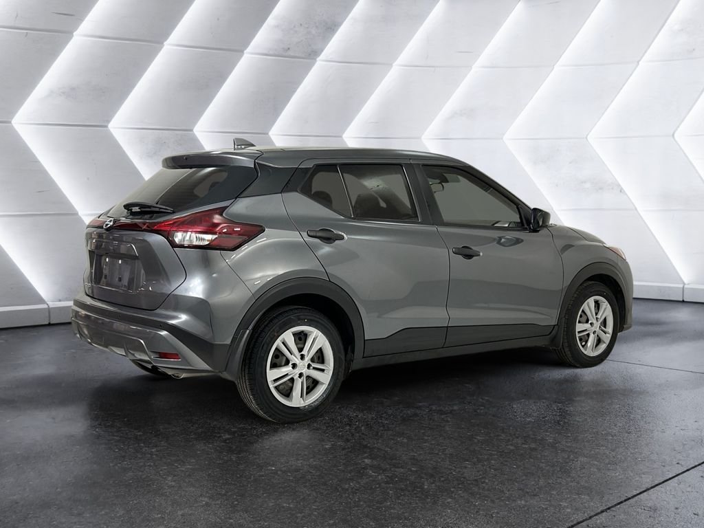 Used 2022 Gray Nissan S image 4