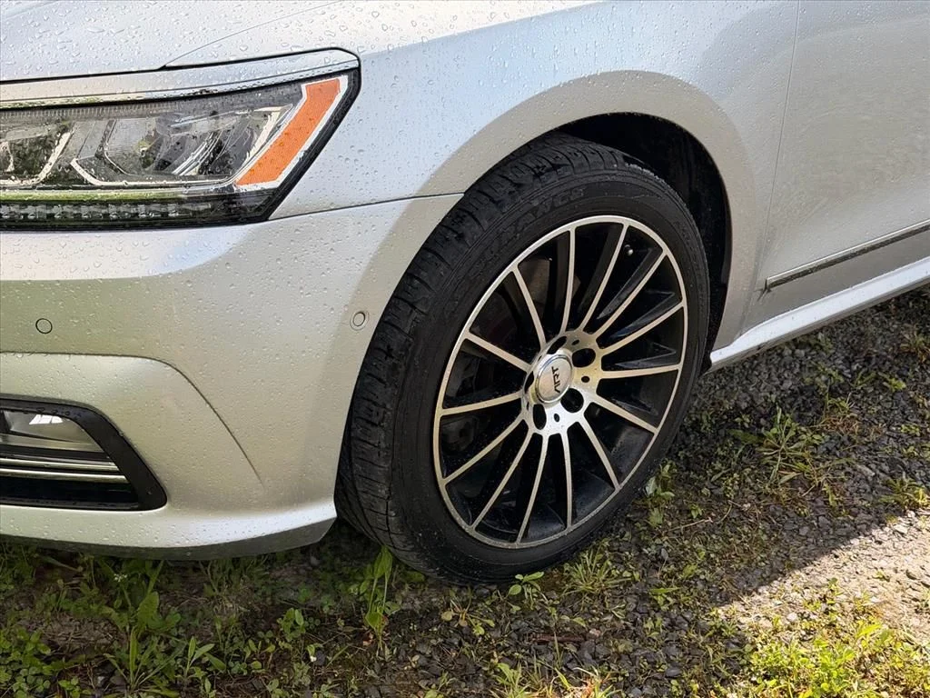 Used 2016  Volkswagen  image 5