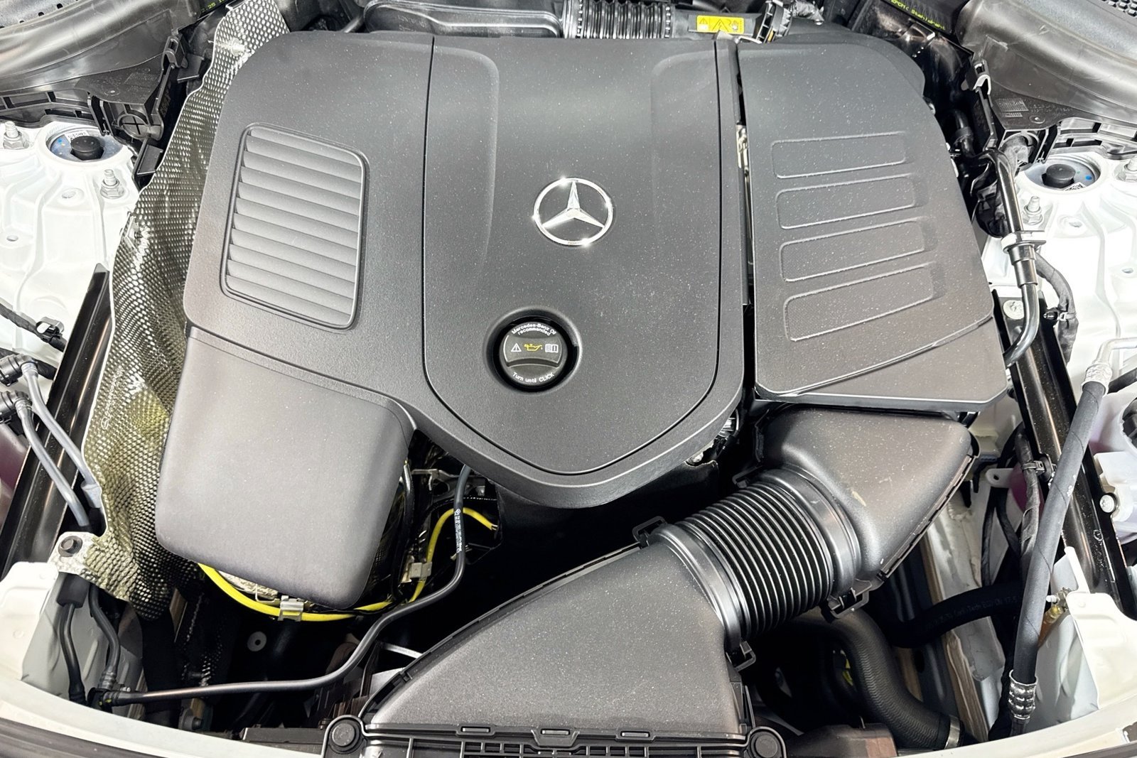 New 2026 Polar White Mercedes-Benz GLC 300 image 28