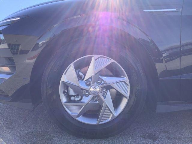 New 2026 Abyss Black Hyundai SE image 33