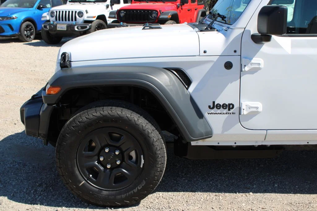 New 2026 Bright White Clear-Coat Exterior Paint Jeep Sport image 7