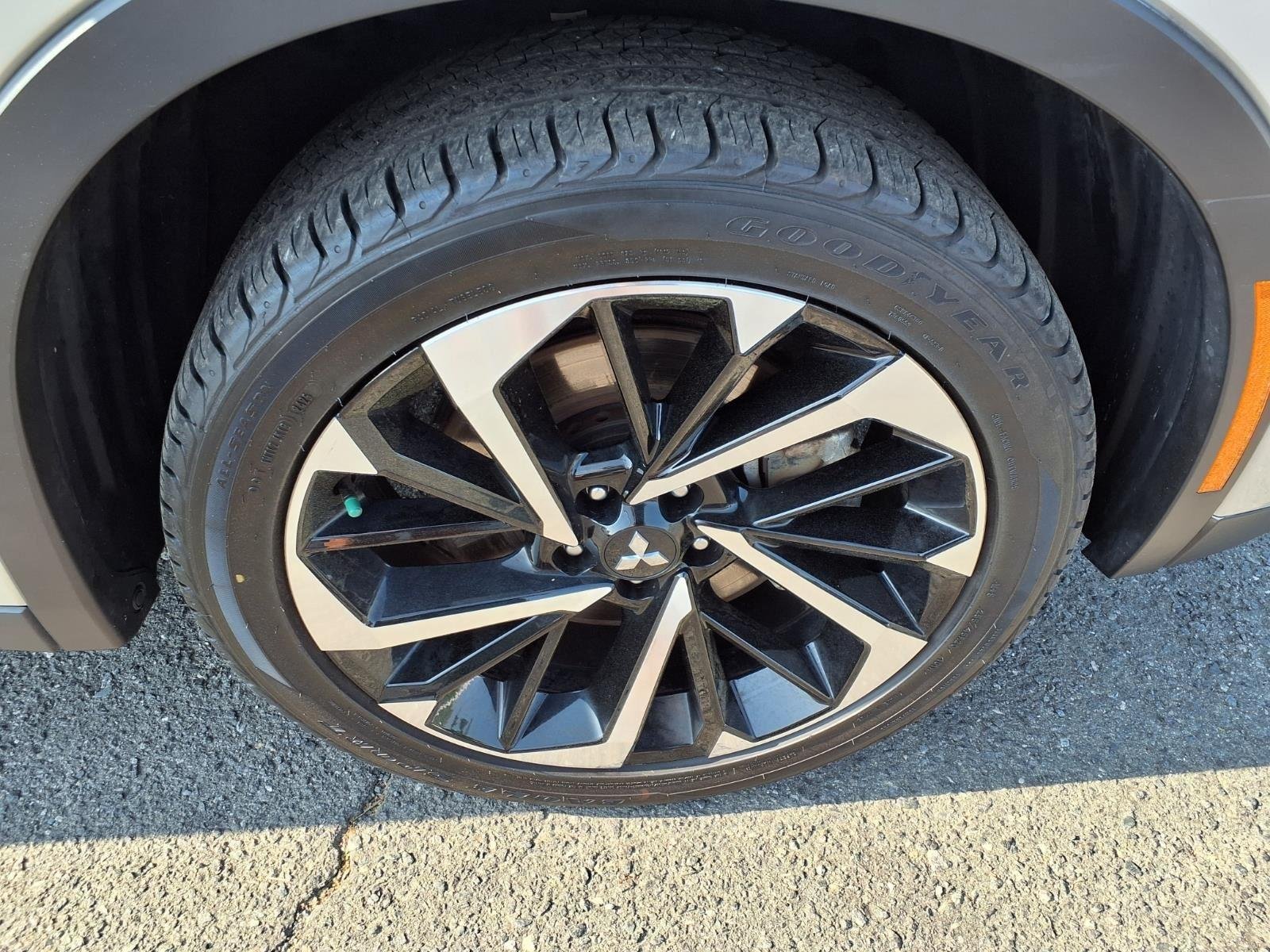 Used 2024  Mitsubishi SE image 12