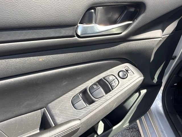 Used 2024 Silver Nissan 2.5 SV image 29