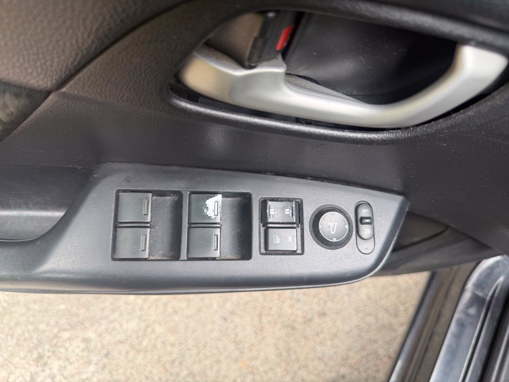 Used 2014 Black Honda LX image 10