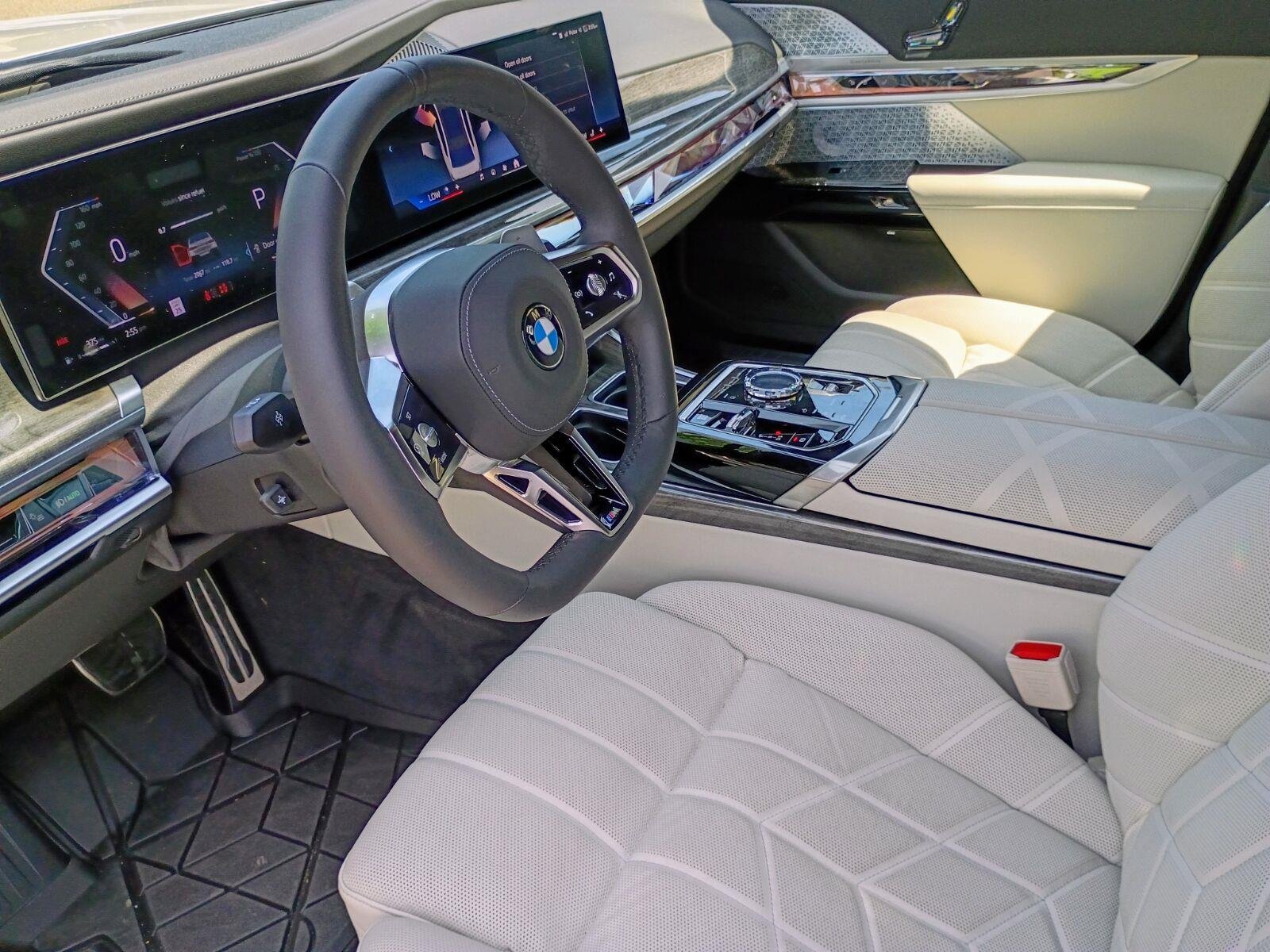 Used 2025 Mineral White Metallic BMW 760i xDrive image 21