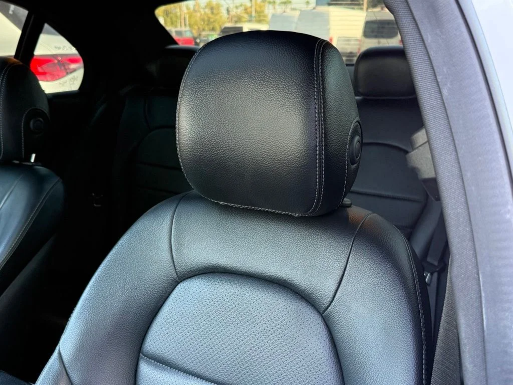 Used 2018  Mercedes-Benz C 350e image 3