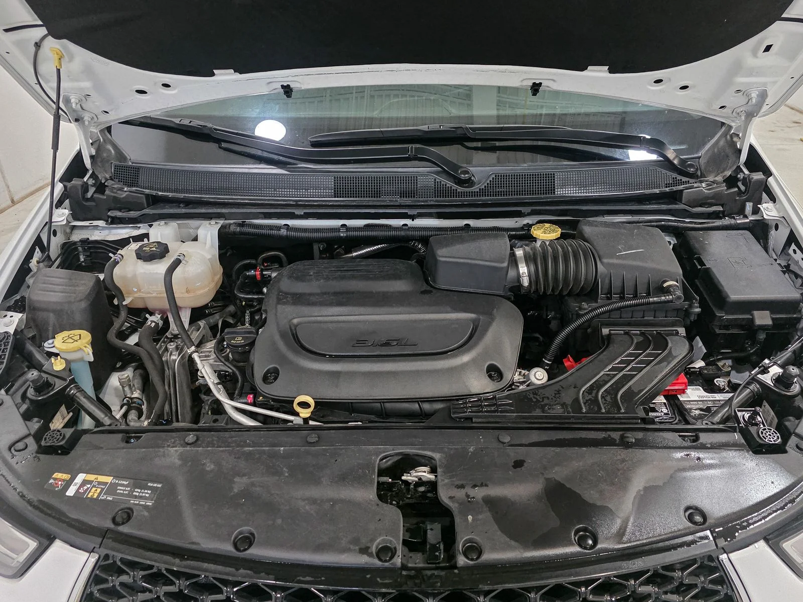 Used 2023 White Chrysler Limited image 16