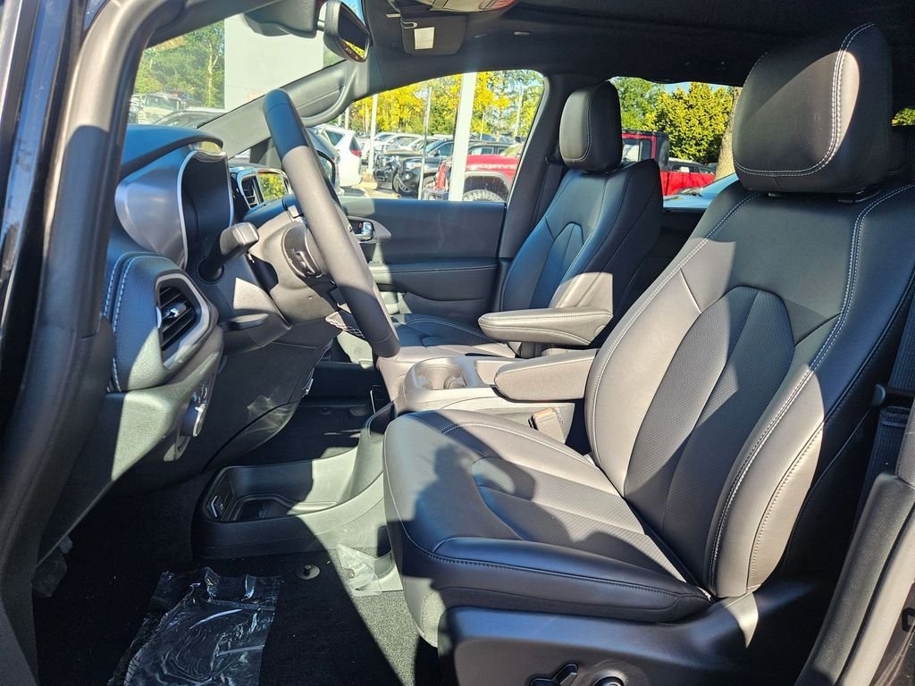 2026 Chrysler Pacifica Select - Photo 14