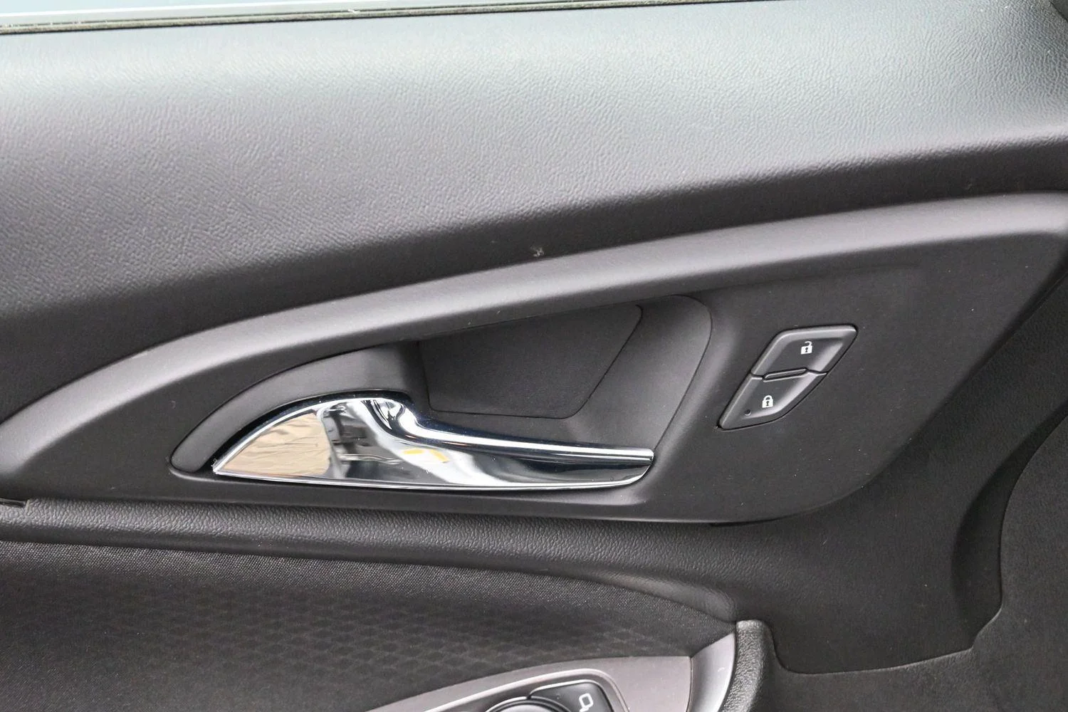 Used 2018 SILVER ICE METALLIC Chevrolet LS image 11