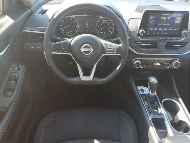 Used 2024 Silver Nissan 2.5 SV image 20