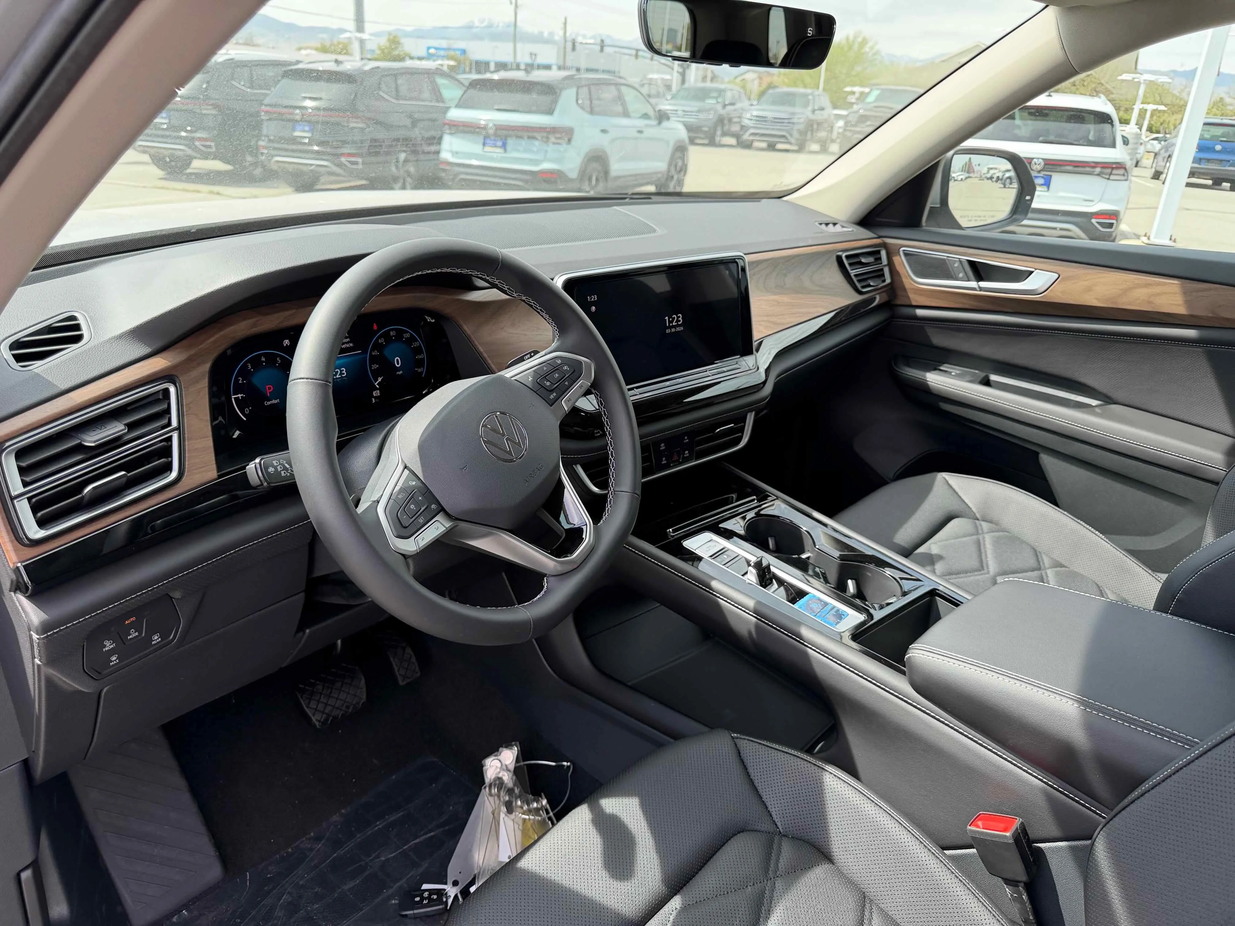 New 2026 Silver Mist Volkswagen 2.0T SE w/Technology image 3