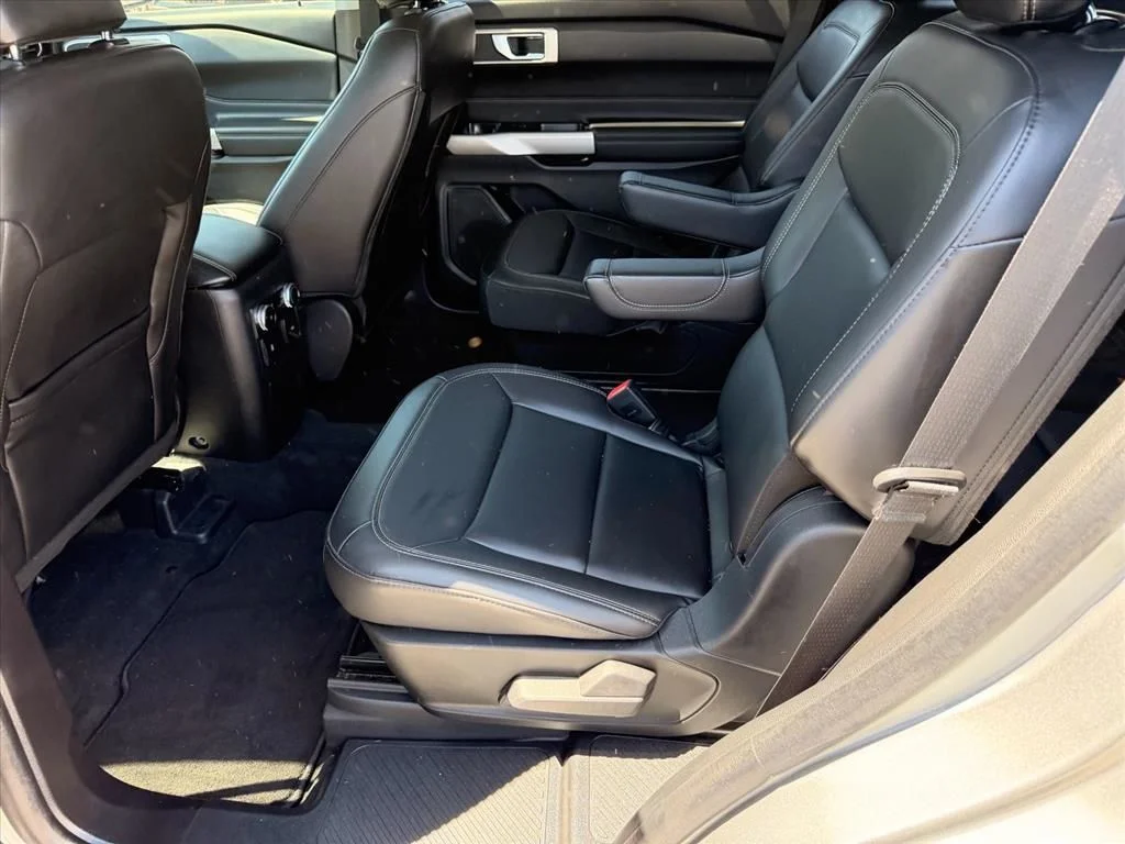 Used 2023 Silver Ford XLT image 10