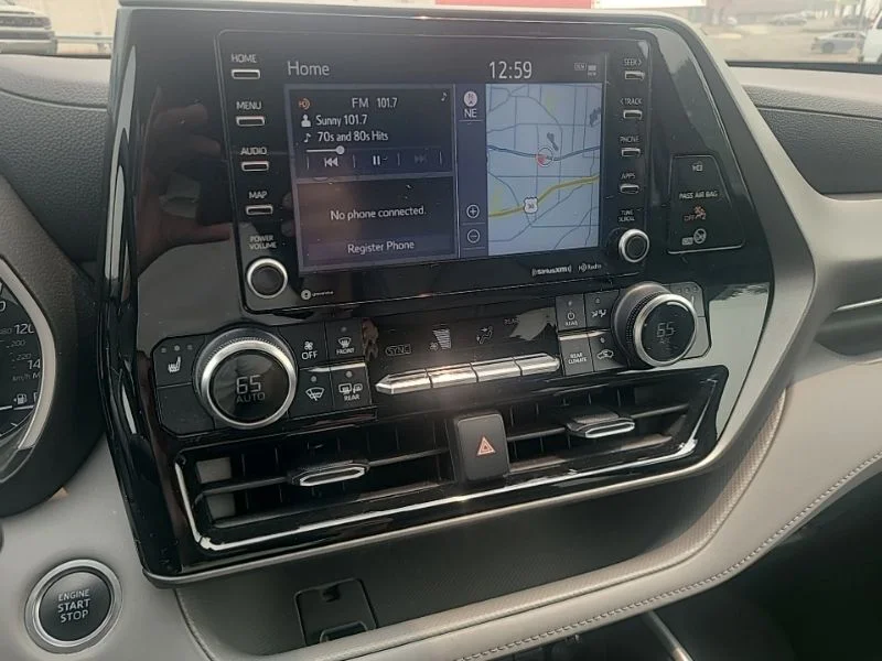 Used 2021  Toyota XLE image 15