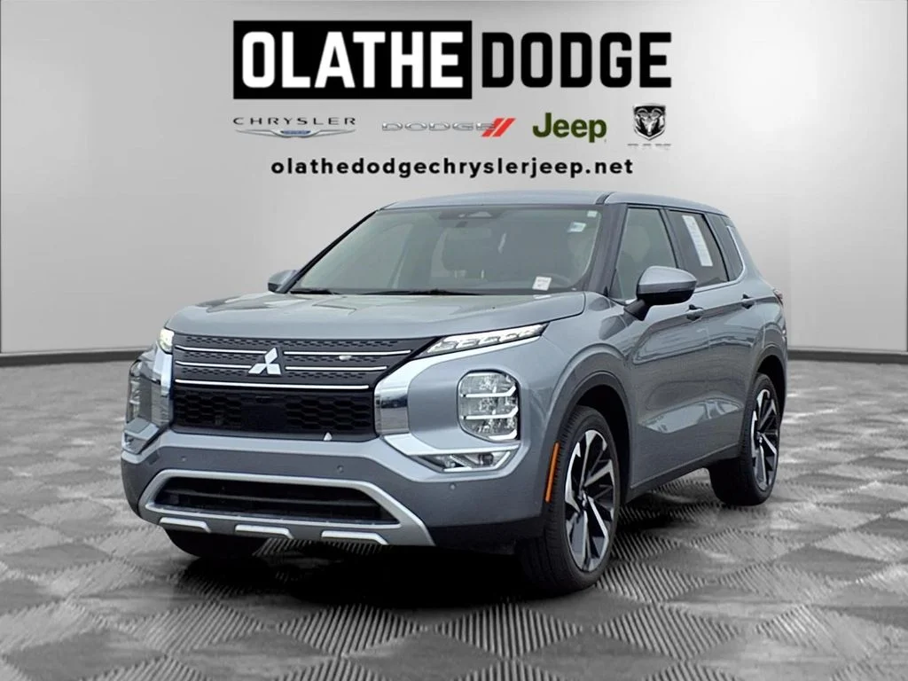 2024 Mitsubishi Outlander SE 2WD's photo