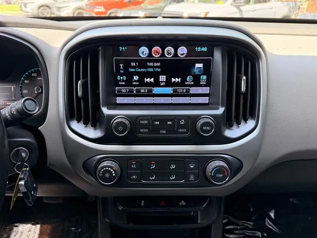 Used 2016 VICTORY RED Chevrolet LT image 17