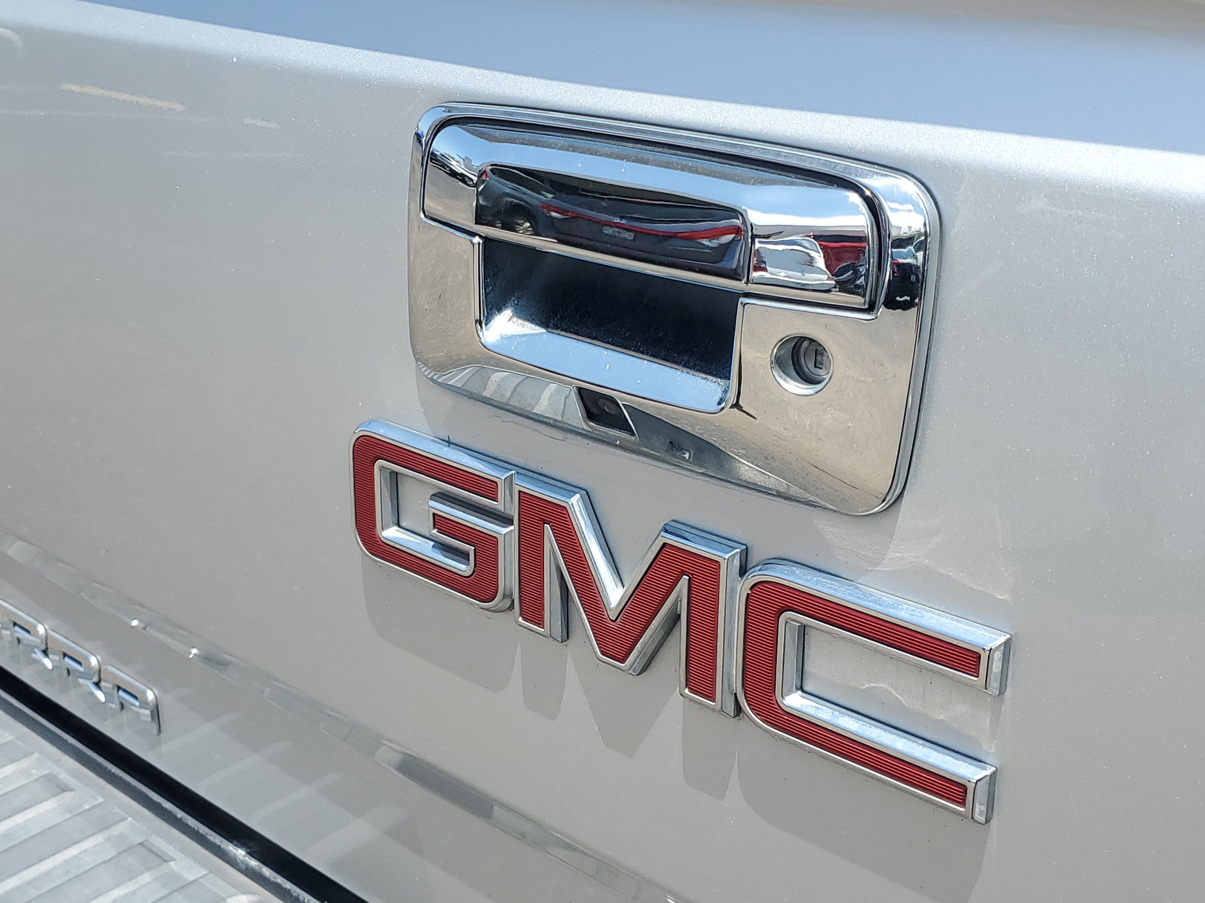 Used 2018 Quicksilver Metallic GMC Denali image 5