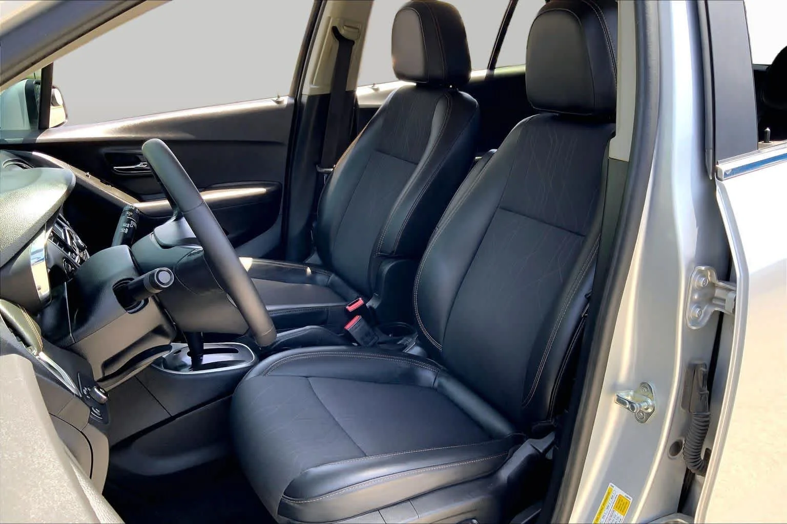 Used 2017 Silver Ice Metallic Chevrolet LT image 8