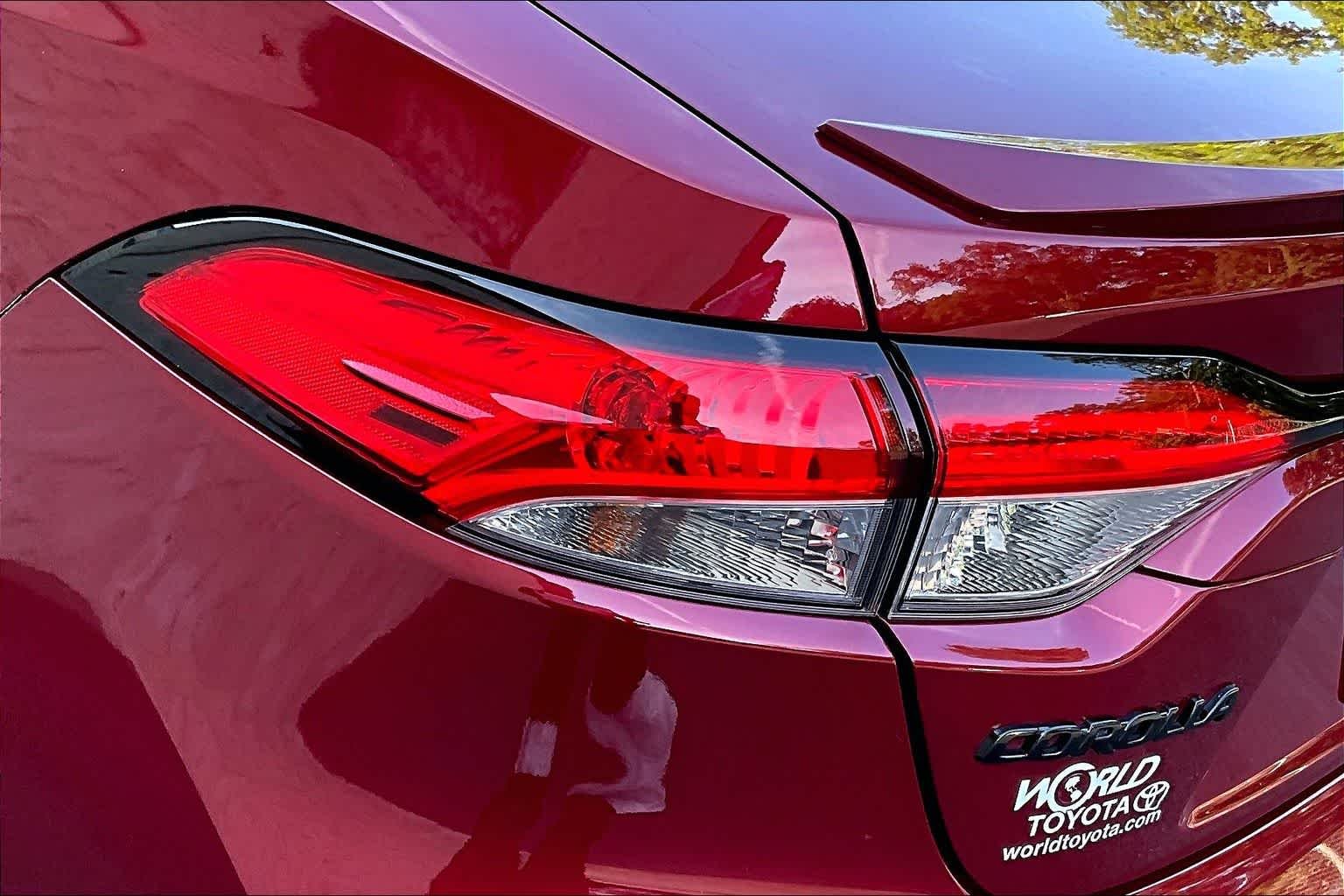 Used 2025 Ruby Flare Pearl Toyota SE image 28