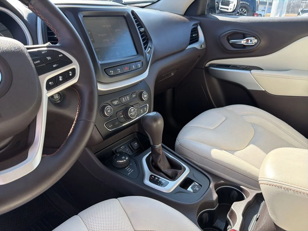 Used 2018 White Jeep Overland image 36