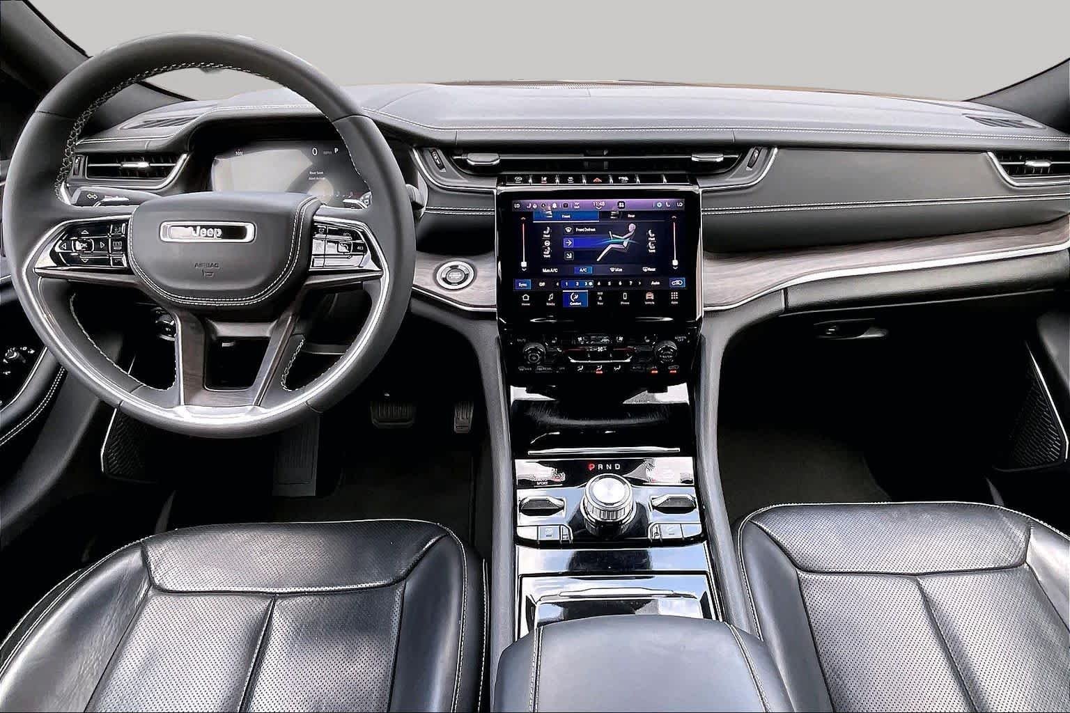 Used 2023 Diamond Black Crystal Pearlcoat Jeep Overland image 15