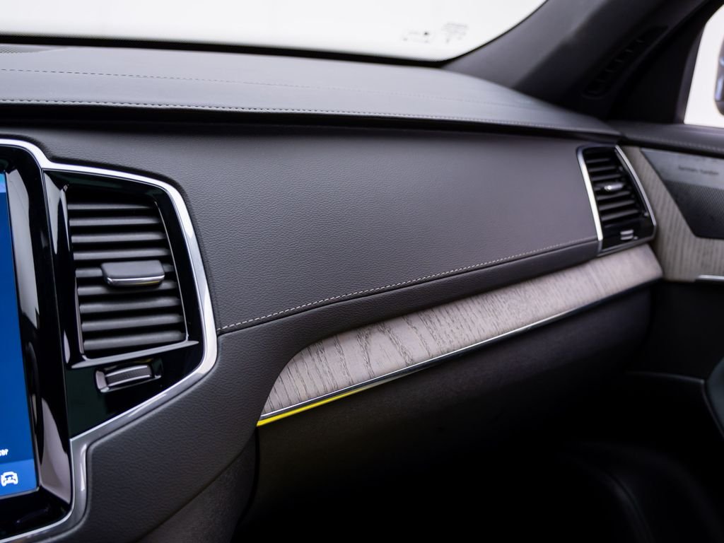 Used 2024 Onyx Black Metallic Volvo Ultimate image 32