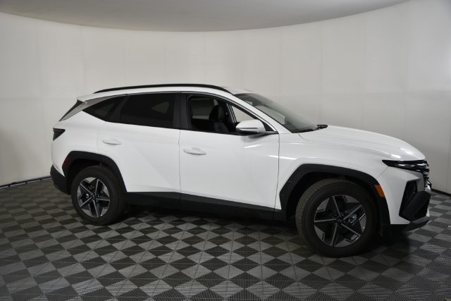 New 2026 White Hyundai SEL Premium AWD image 4
