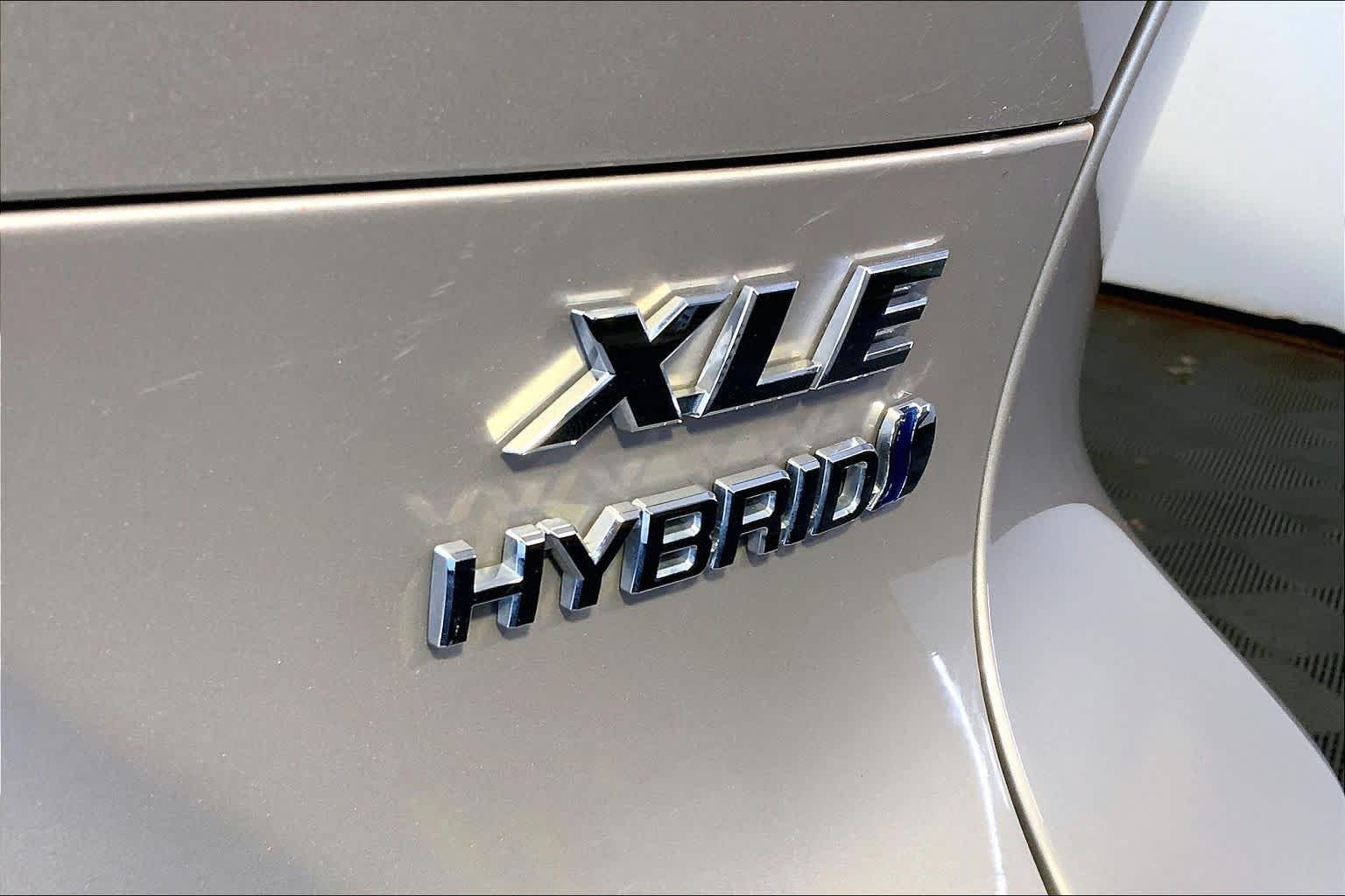 Used 2022 Titanium Glow Toyota XLE image 36