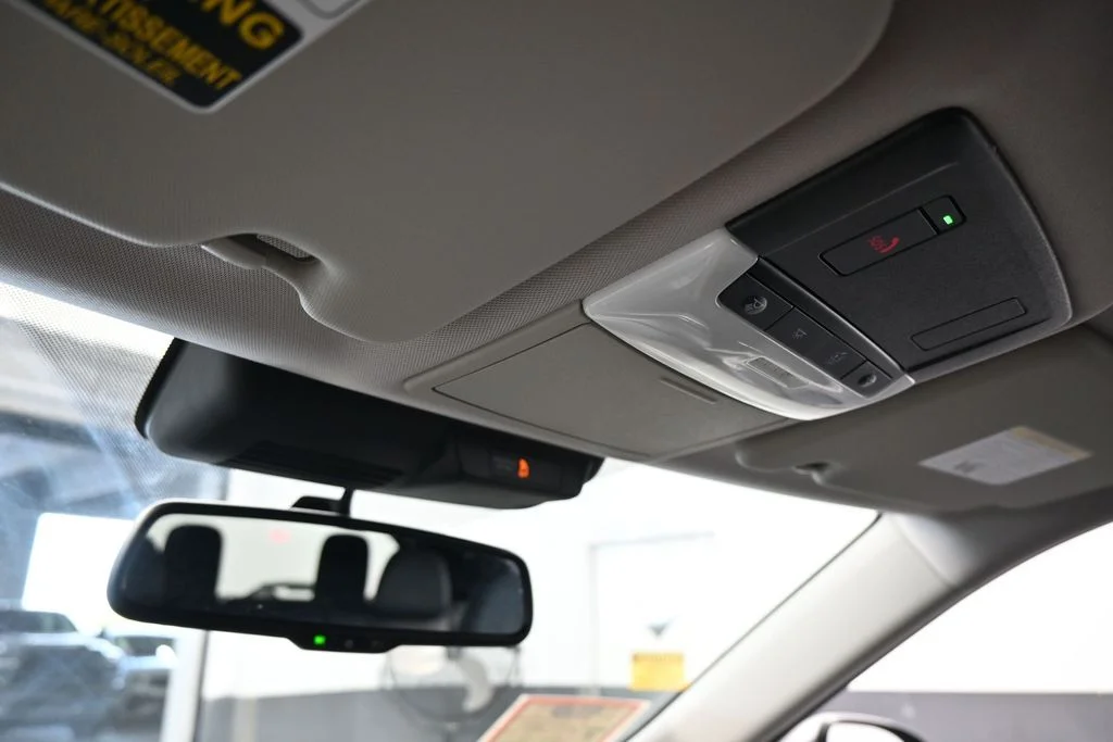 Used 2022 Silver Mitsubishi SEL image 23