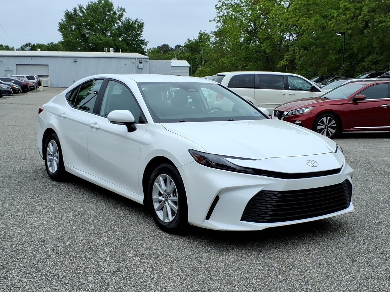 Used 2025 Ice Cap Toyota LE image 5