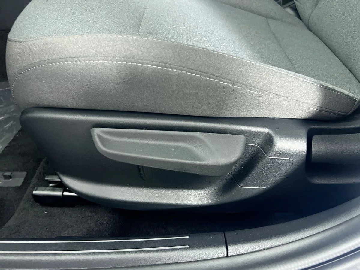 New 2026 Snow White Pearl Kia LXS image 13