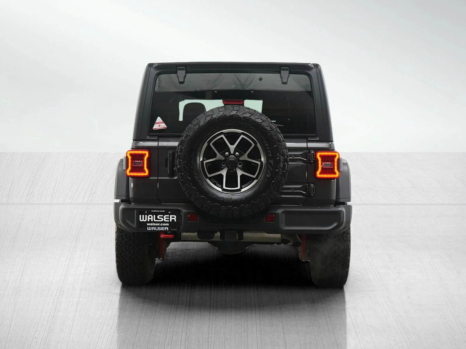 Used 2024 Granite Crystal Metallic Clearcoat Jeep Rubicon image 4