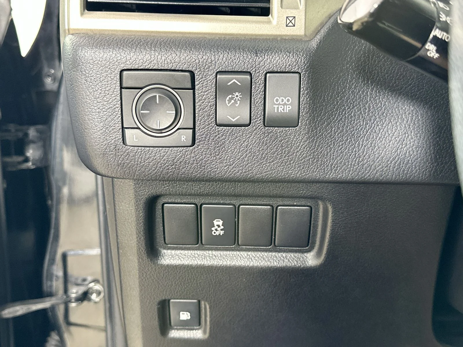 Used 2014 Black Lexus  image 26