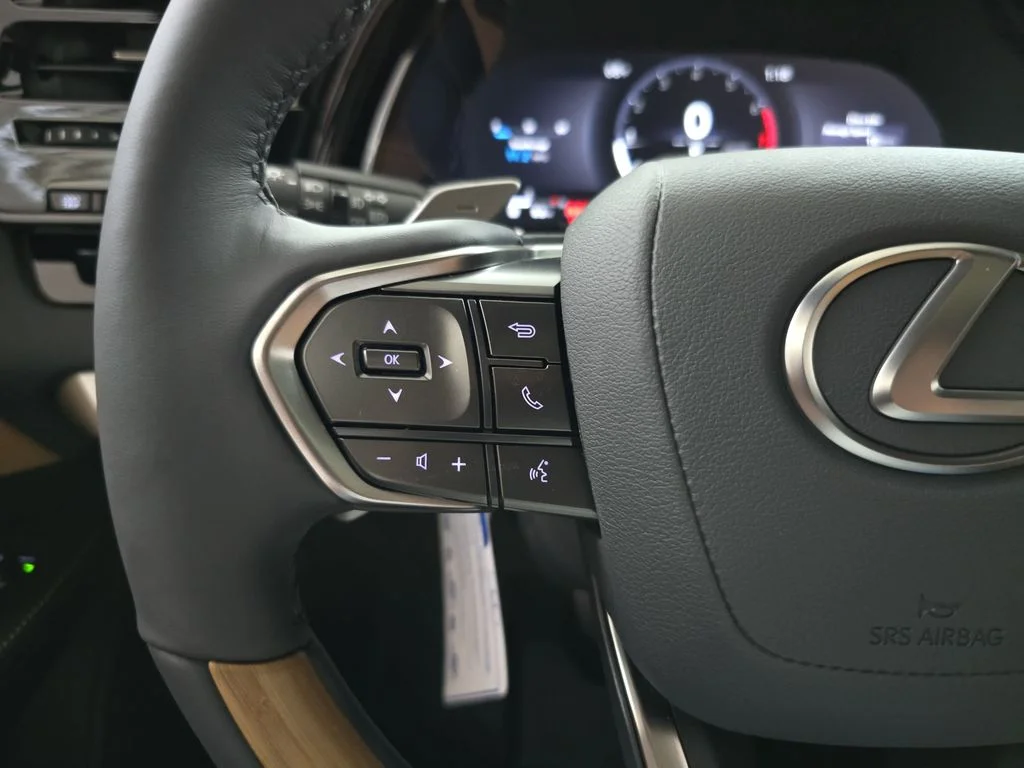 New 2026 Eminent White Pearl Lexus PREMIUM image 17