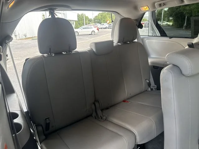 Used 2018 White Toyota XLE image 12