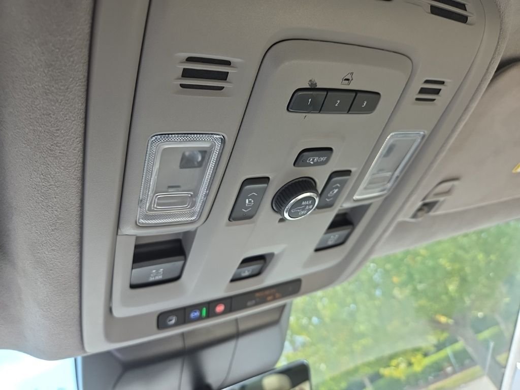 Used 2021 Crystal White Cadillac Sport Platinum image 24
