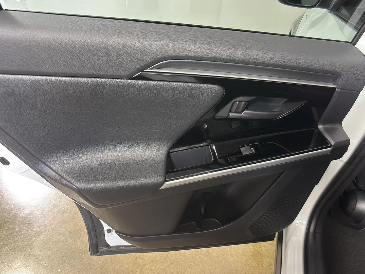 Used 2023 Wind Chill Pearl Toyota XLE image 26