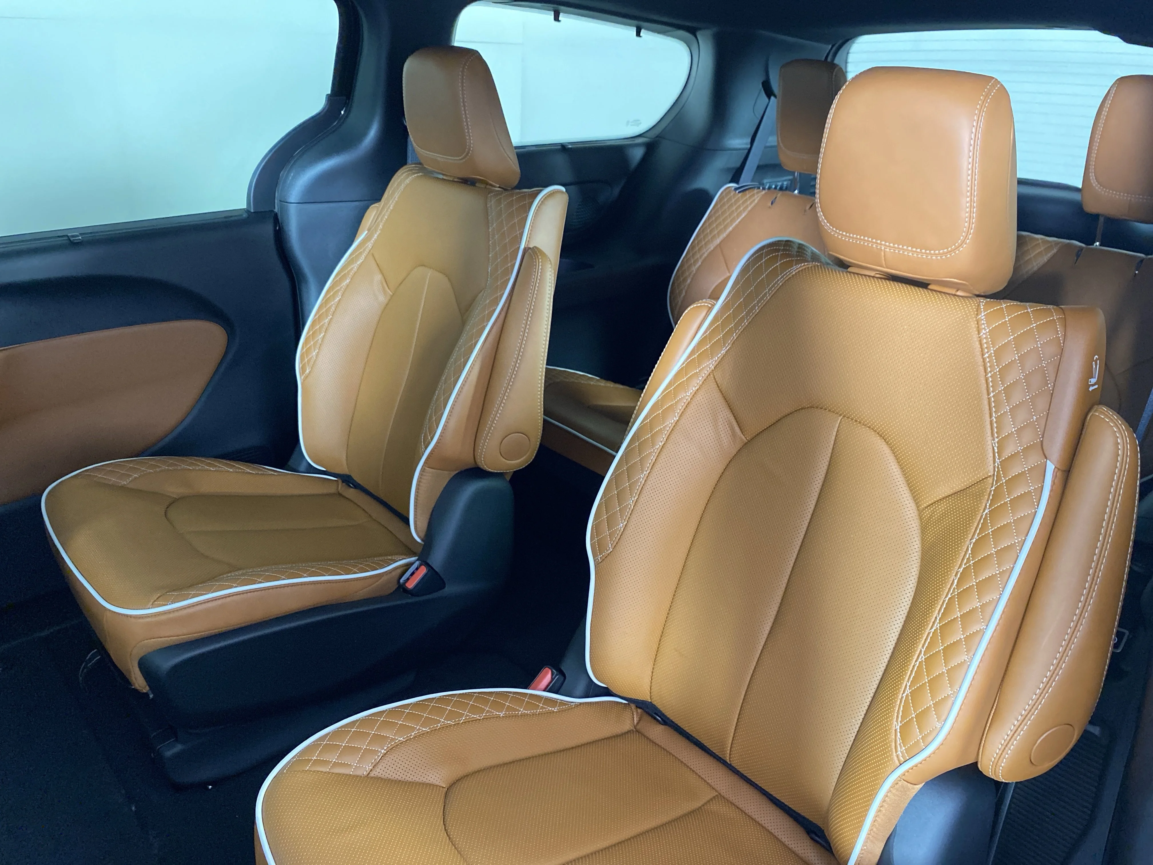New 2026 Diamond Black Crystal Pearl-Coat Exterior Paint Chrysler Pinnacle image 29