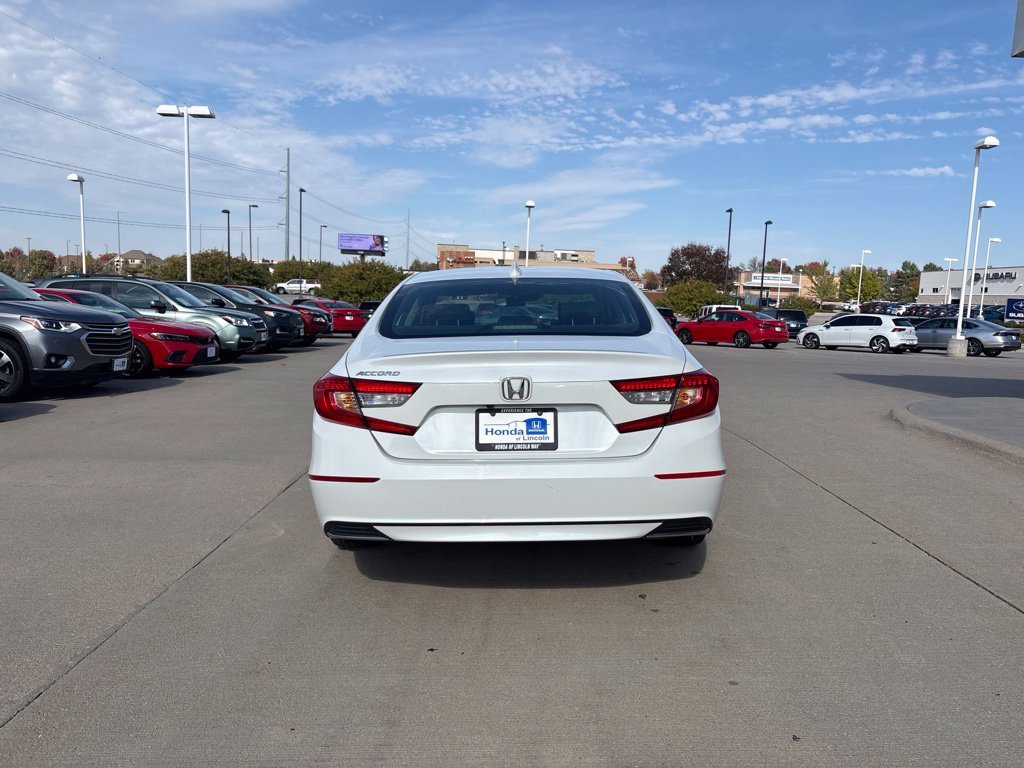 Used 2018 White Honda EX image 6