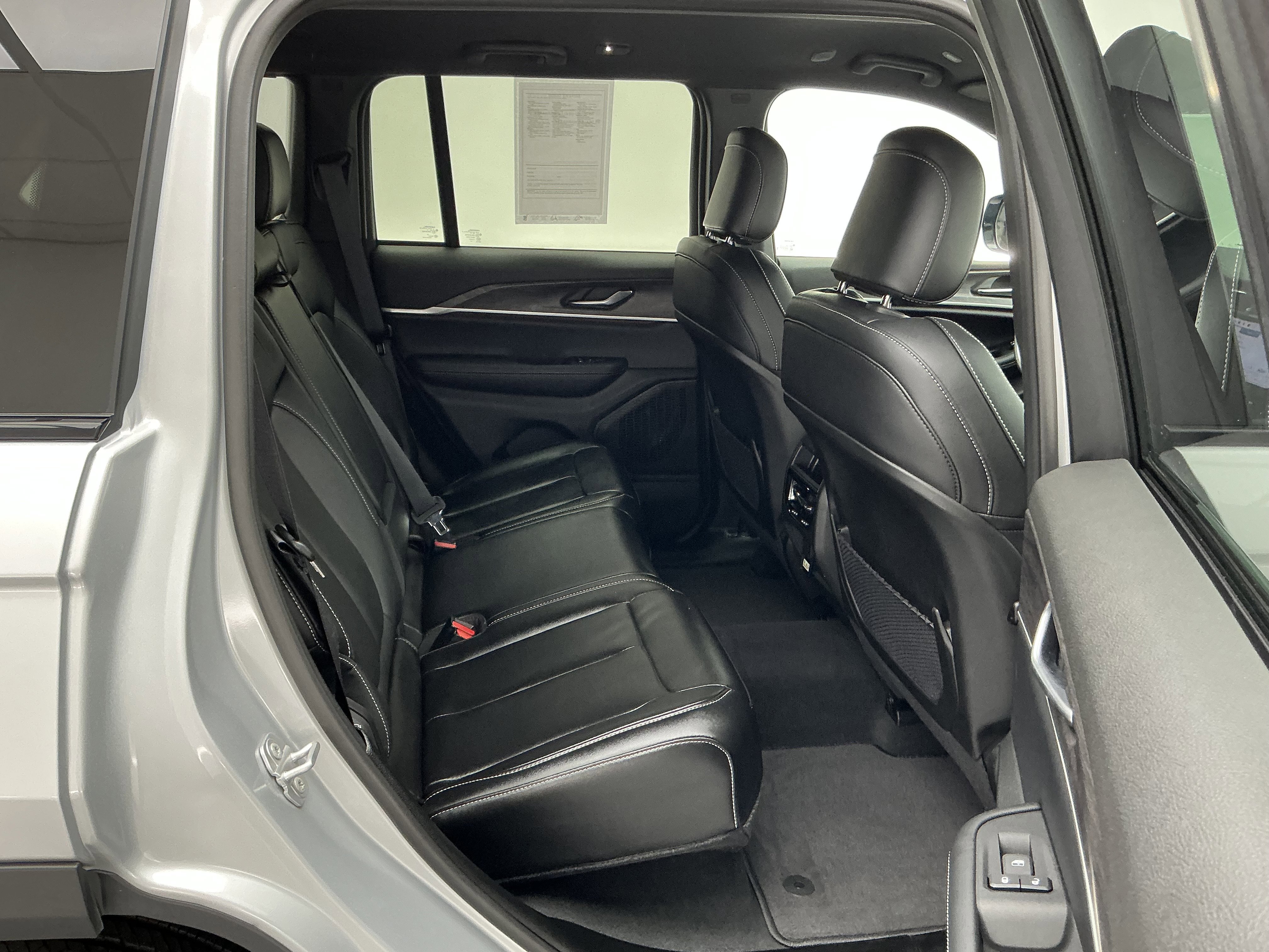 Used 2025 Silver Zynith Jeep Limited image 23