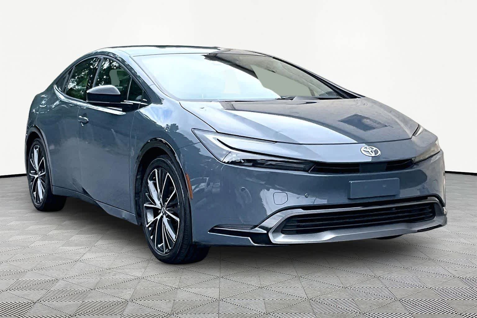 Used 2024 Guardian Gray Toyota XLE image 3