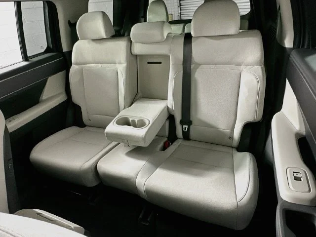 New 2027 Black Hyundai SE image 11